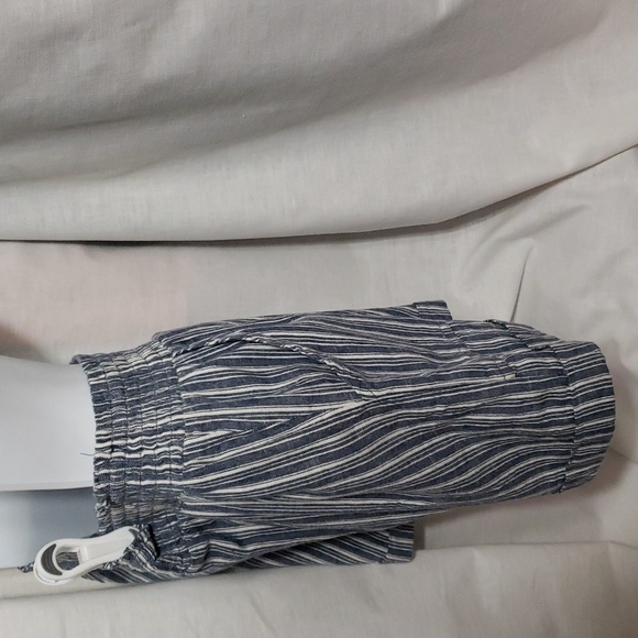 Aeropostale.NWT. Blue & White Striped Shorts; Elastic Waist; Pockets Size XS - Picture 5 of 14